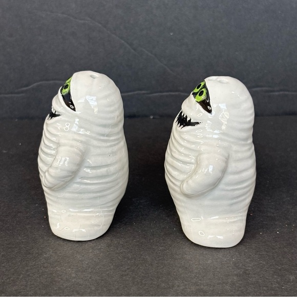Hotel Transylvania  Mummy Salt And Pepper Sharker With Plugs Halloween Decor - Picture 2 of 8